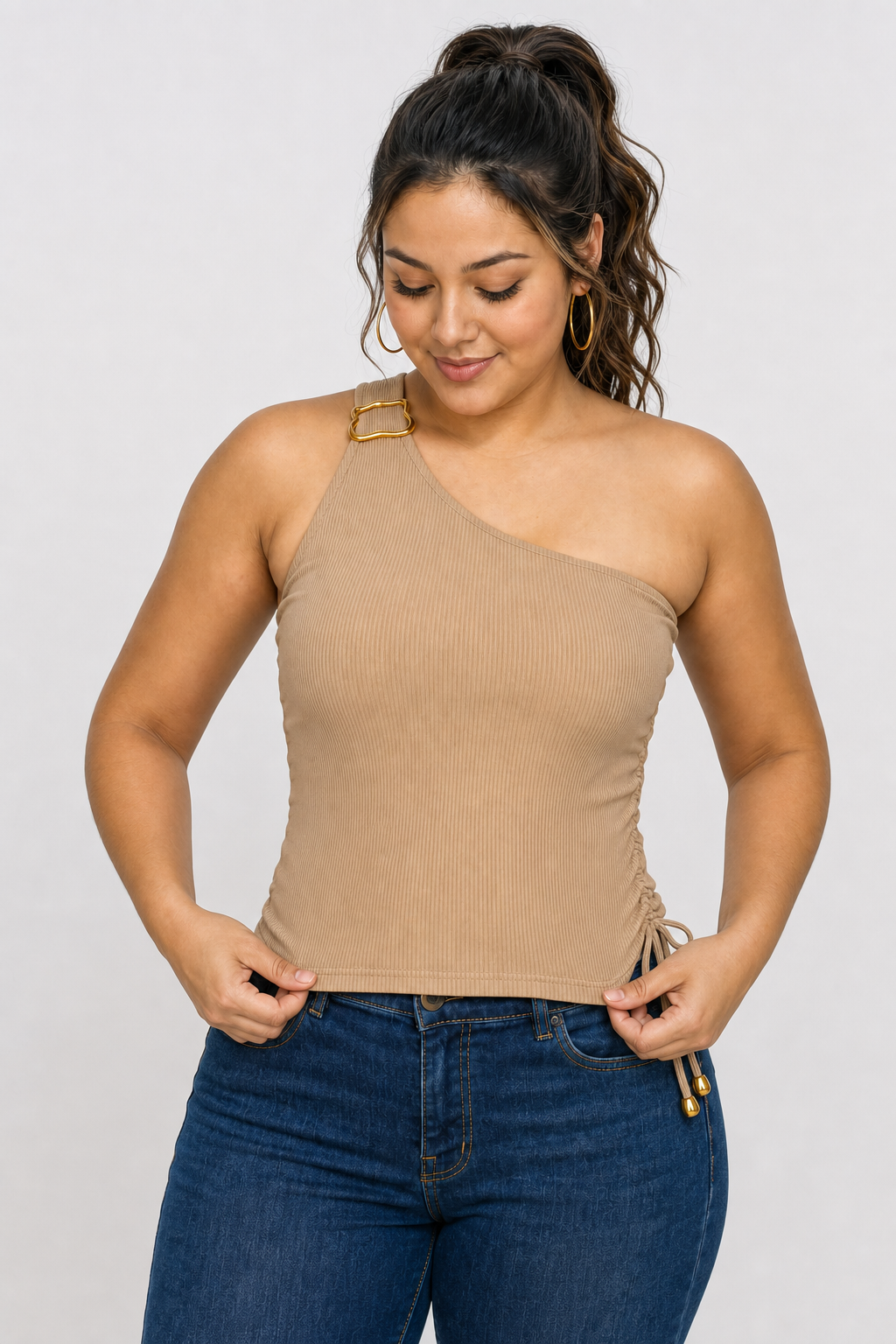 CROP TOP ASIMÉTRICO CON HEBILLA EN HOMBRO