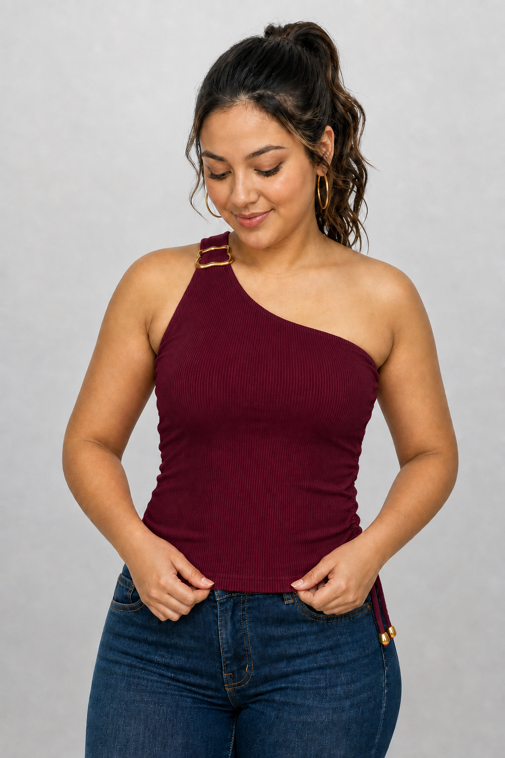 CROP TOP ASIMÉTRICO CON HEBILLA EN HOMBRO