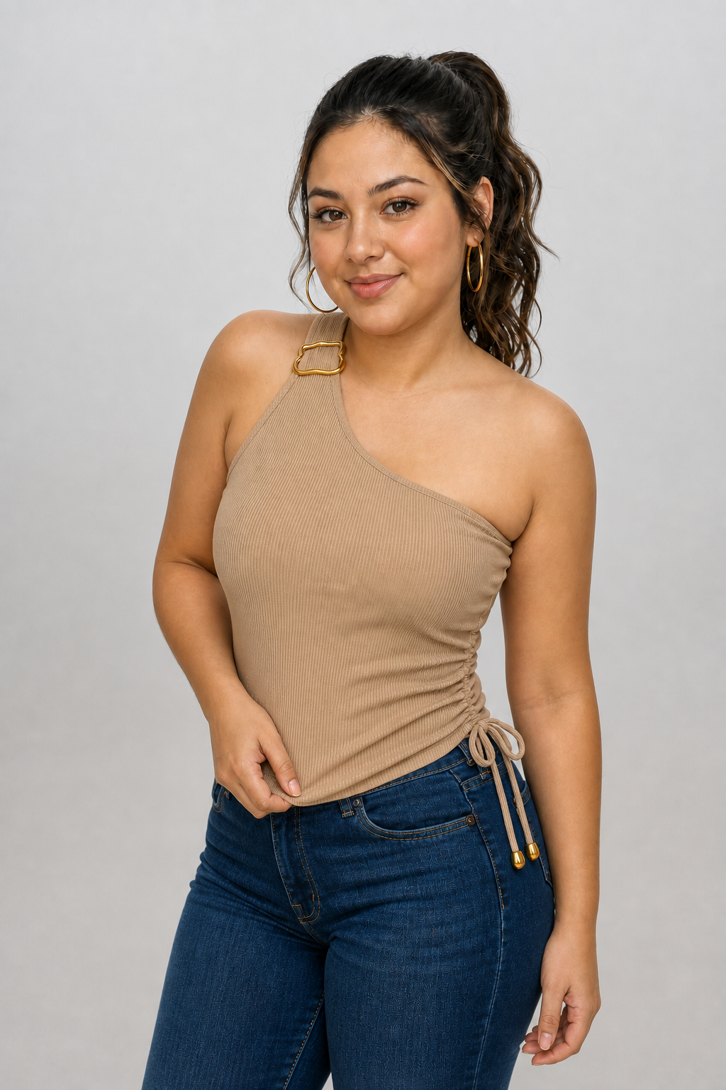 CROP TOP ASIMÉTRICO CON HEBILLA EN HOMBRO