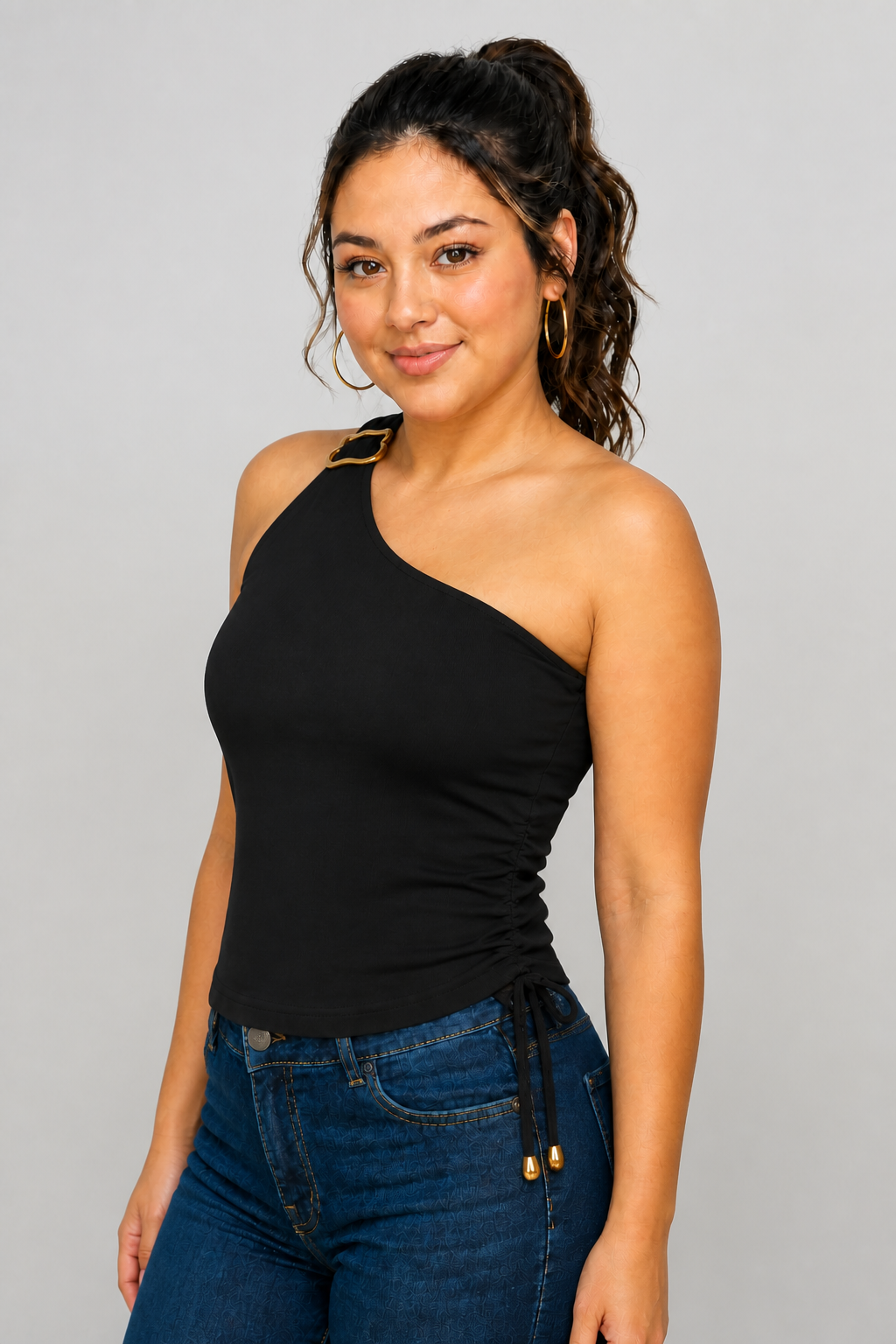 CROP TOP ASIMÉTRICO CON HEBILLA EN HOMBRO