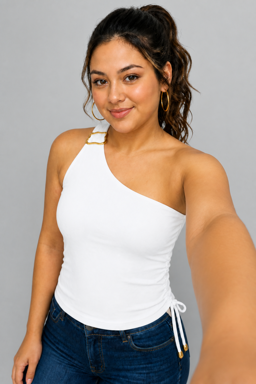 CROP TOP ASIMÉTRICO CON HEBILLA EN HOMBRO