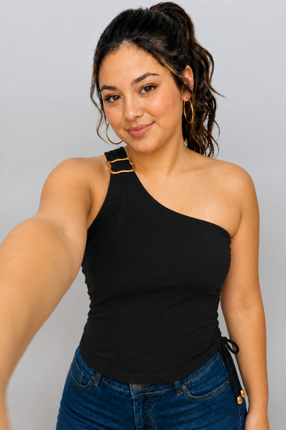 CROP TOP ASIMÉTRICO CON HEBILLA EN HOMBRO
