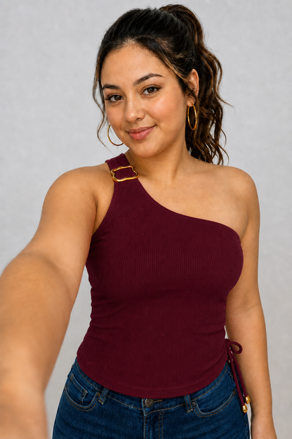 CROP TOP ASIMÉTRICO CON HEBILLA EN HOMBRO